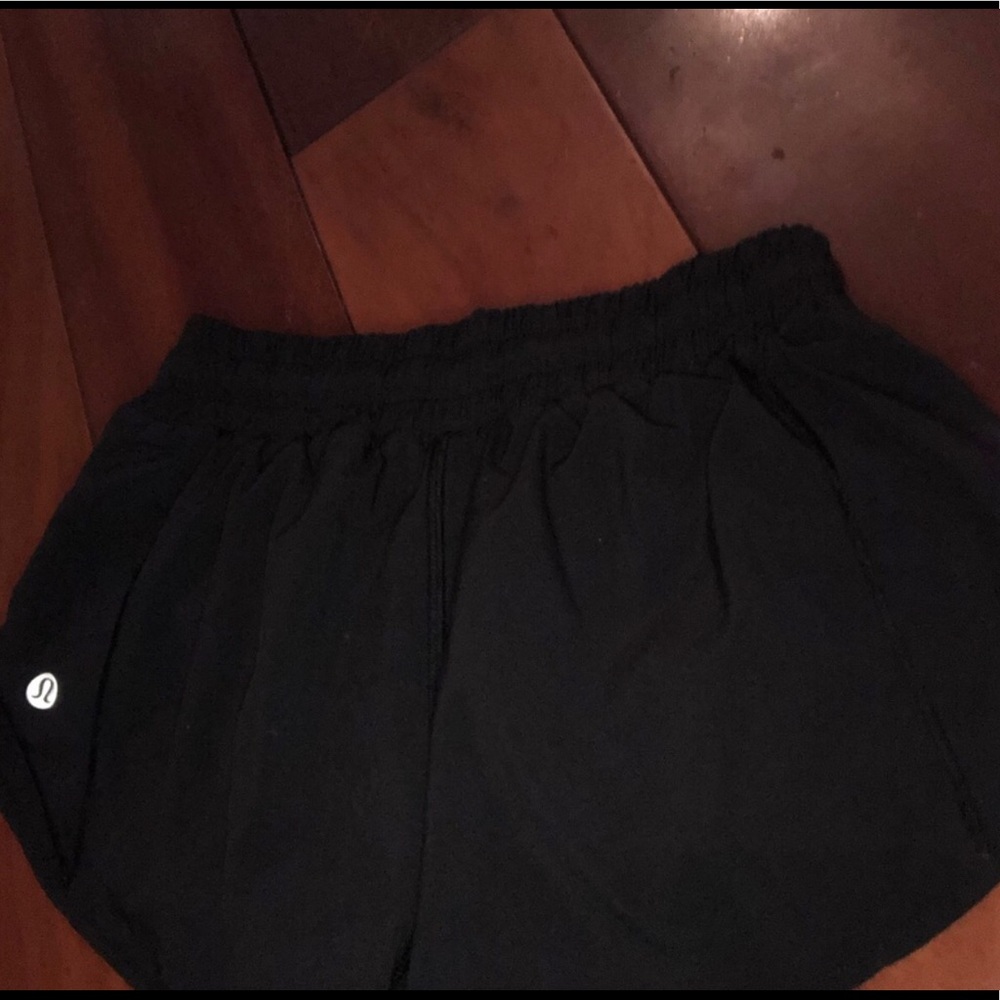 Trading these brand new black hotty hot shorts❄️